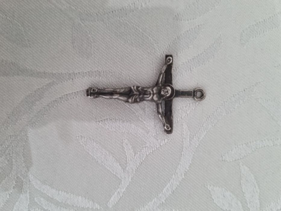 Продам крест серебро.