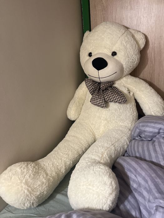 большой белый медвежонок