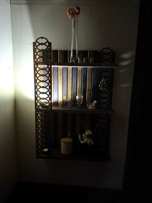 Декоративная настенная полка