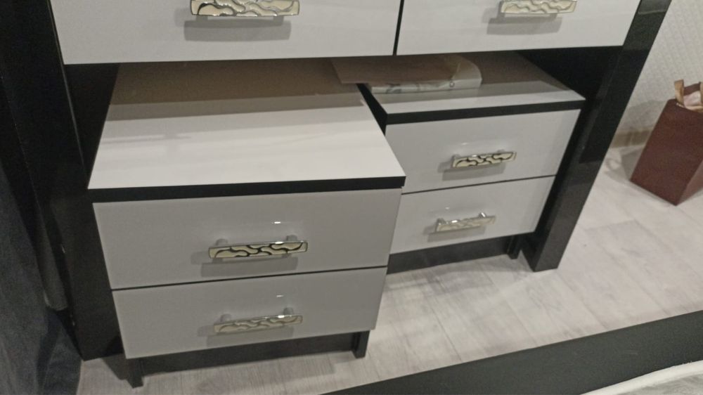 Продам спальный гарнитур