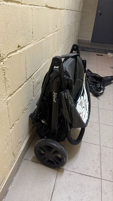 Продам коляску joie