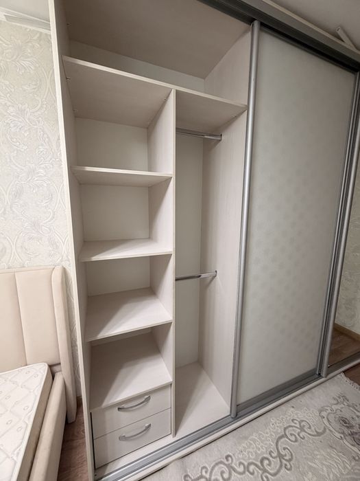 Продам большой шкаф