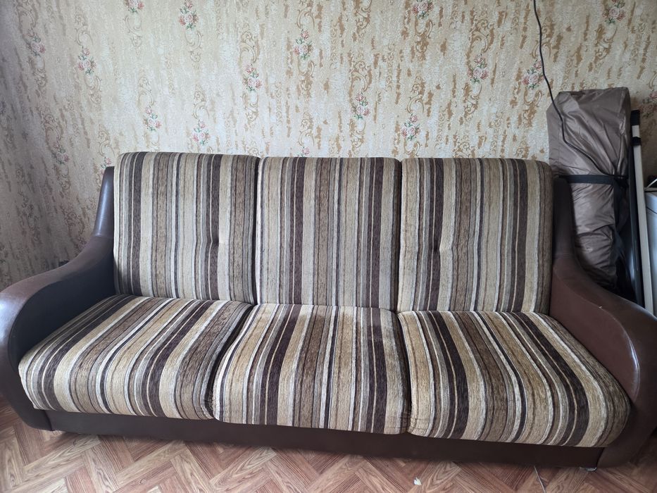 Диван с креслами б/у