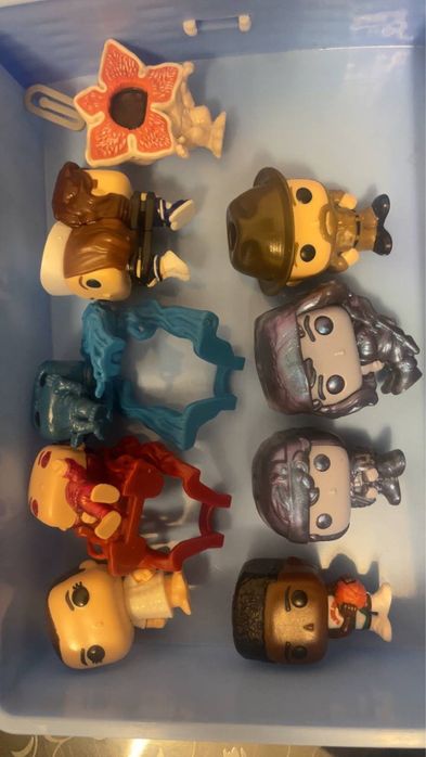 очень странные дела киндеры продаются