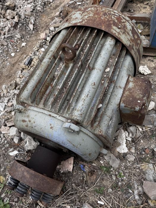 Продам асинхронный электродвигатель