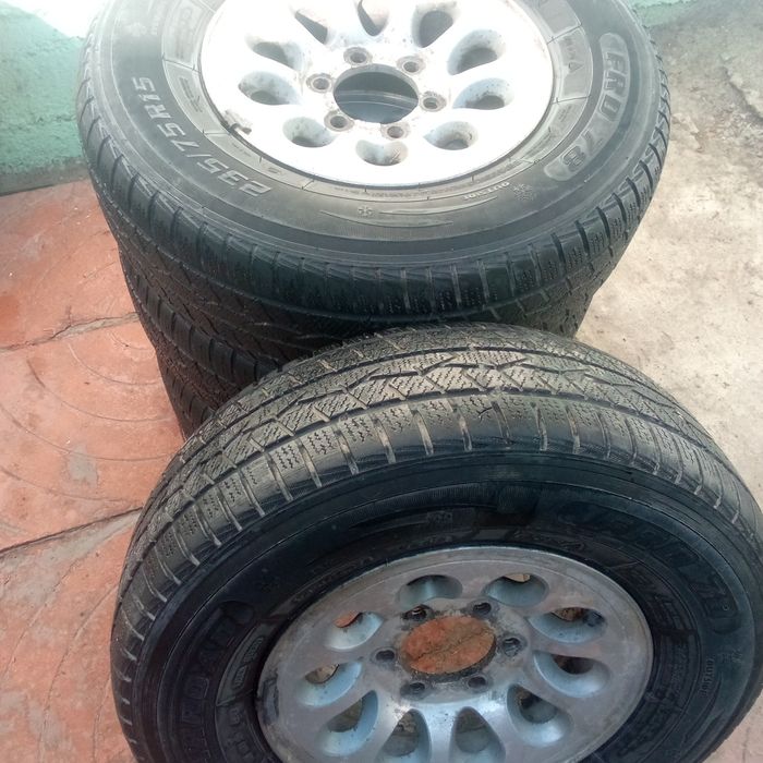 Резина с дисками delica квадрат 235/75 r15