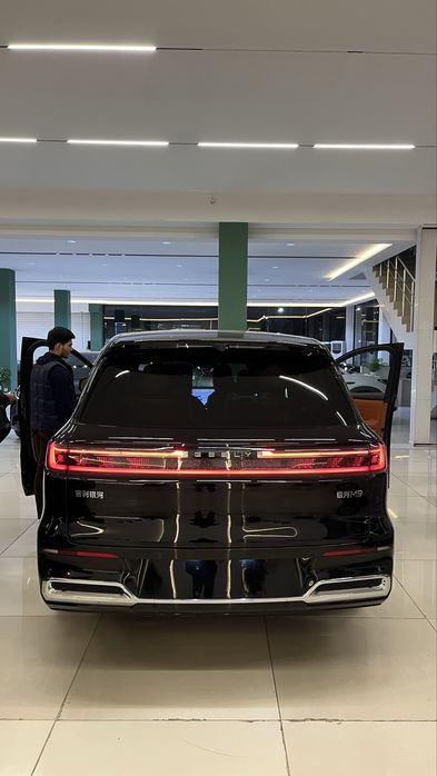 Geely m9 2025 sotiladi