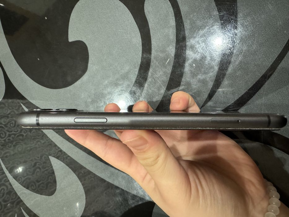 Продам iphone 11 б/у