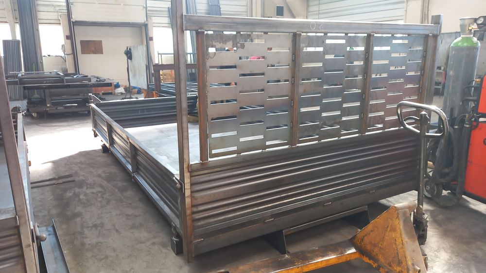 Bena basculabila 3 parti iveco,ford ,nisan ,mercedes PLATA IN RATE