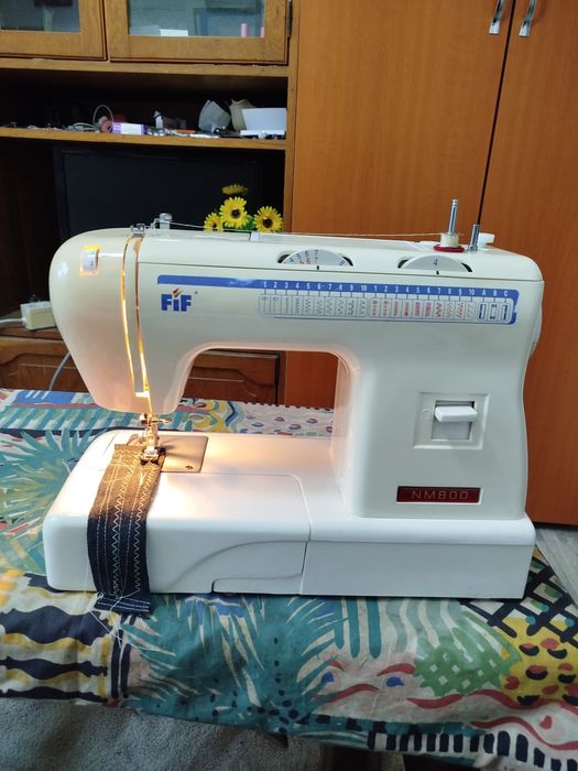 Mașină de cusut fif