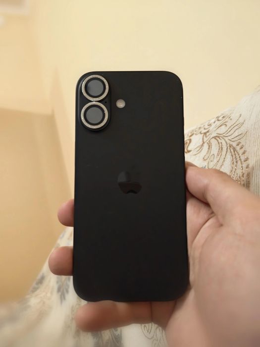Продам Iphone 16 black