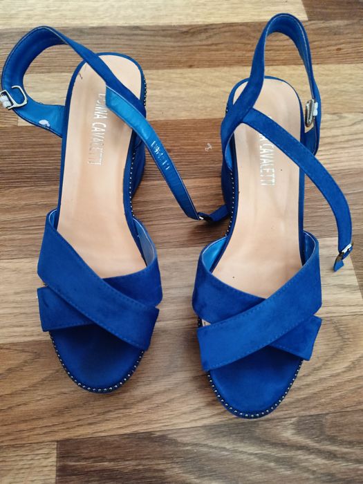 Женские замшевые босоножки