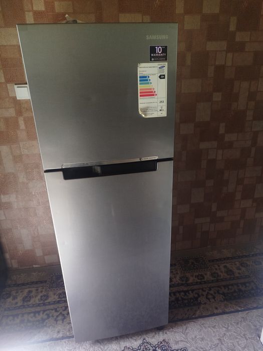 Холодильник сотилади