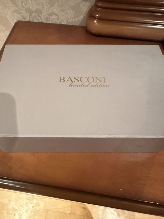 Продам  новые брендовые Туфли