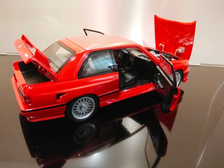 BMW e30 M3 1:24. Празни,рекламни кутии и поставки 1:24 БМВ и 1:43