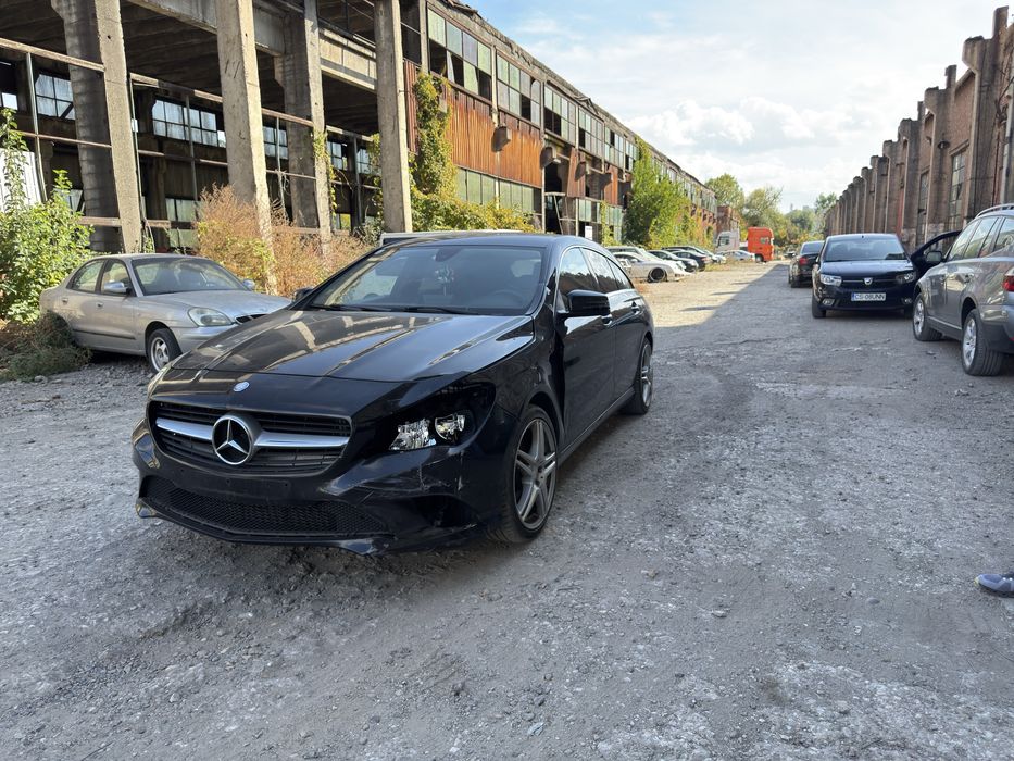 Mercedes CLA 200 usor accidentat