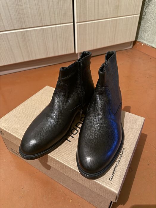 Продам зимние ботинки новые, 39 размер.