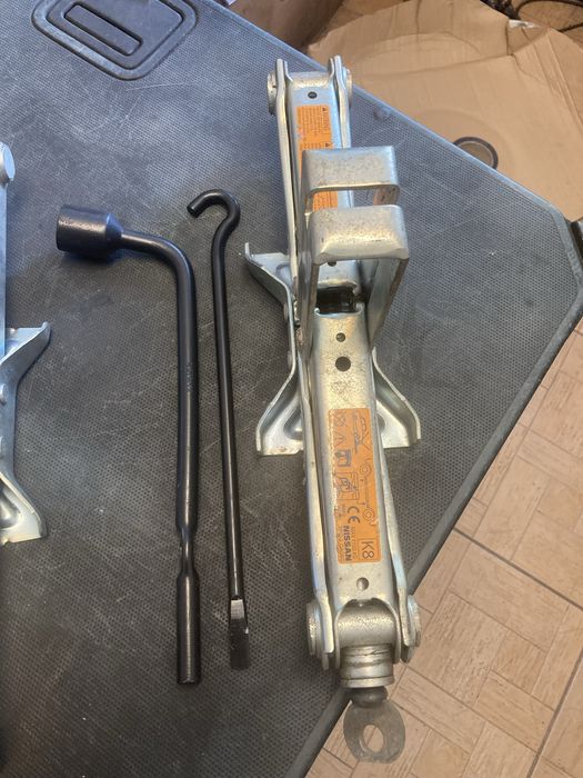 Set Cric Cheie Roti Coarba Nissan Qashqai Juke Renault Kadjar Dacia Duster Mazda CX3 CX30 CX5 CX60 Honda CRV CHR Toyota Rav 4 Corolla Cross Suzuki