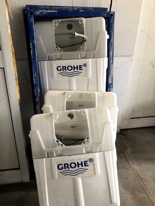 Продавам структура за вграждане GROHE + стенна тоалетна чиния.