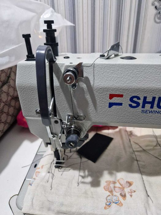 Продам швейную машинку
