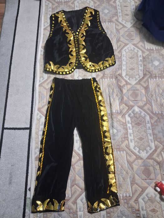 Продам на девочку платье