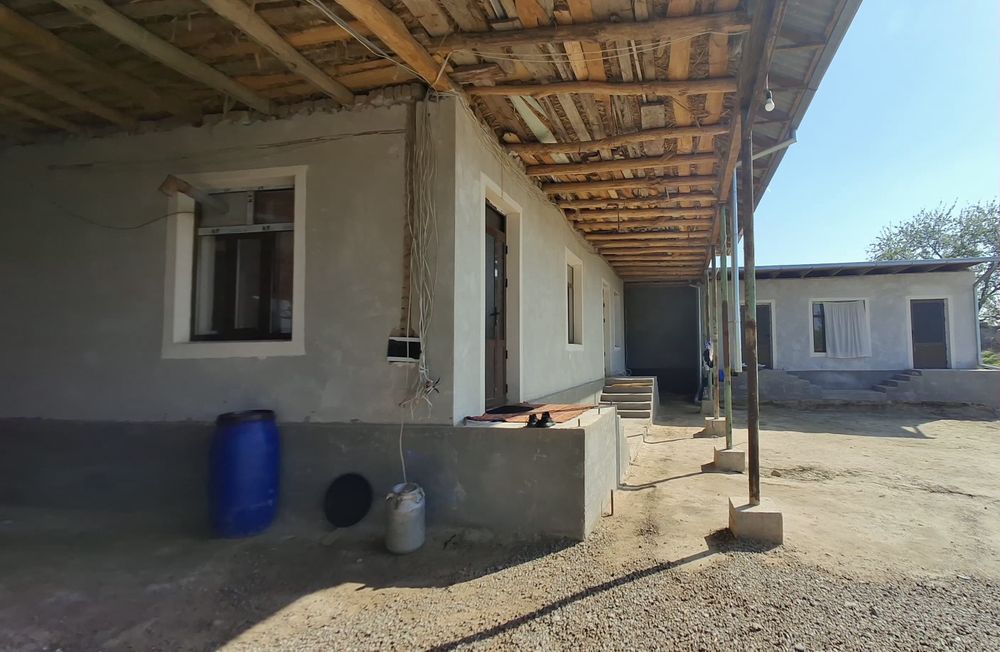 Toshken viloyati Yangiyol tumanida uy,xovli sotiladi. Yengi qurilgan
