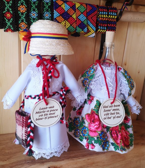 Sticle în straie populare de Maramureș