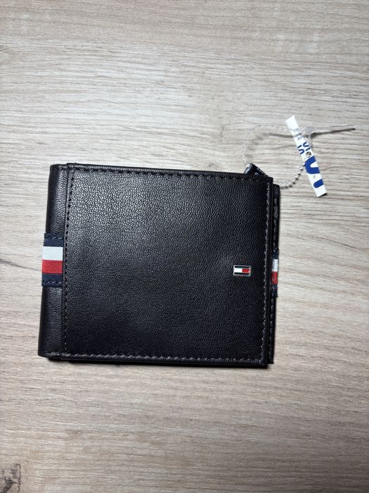 Portofel Tommy Hilfiger cu etichetă