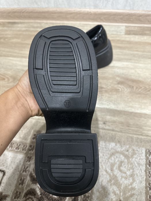 Продам женские туфли