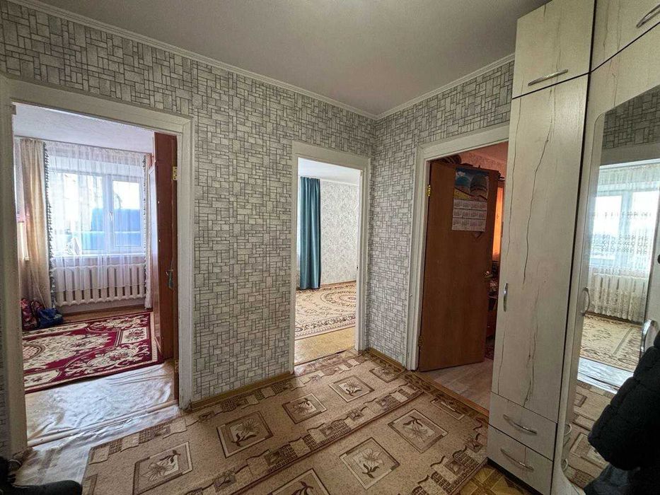 Продается 3-комнатная квартира в 9 микрорайоне.