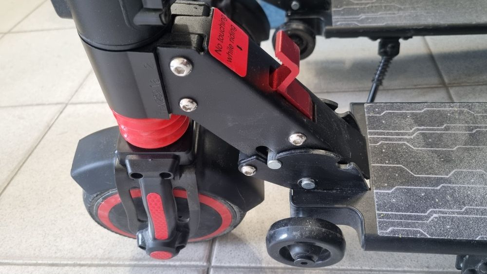 Електрически скутер тротинетка голяма малка гума Bluetooth ток зарядно