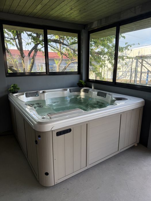 Jacuzzi piscină cu hidromasaj Artesian spa ciubar