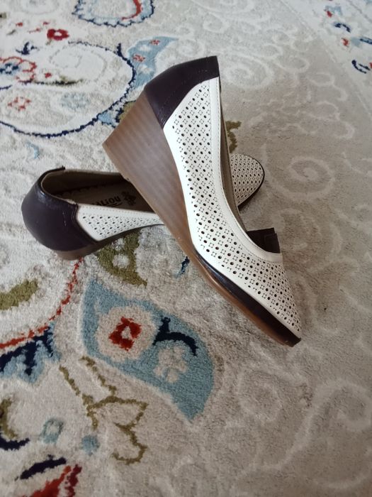 Продам женские туфли