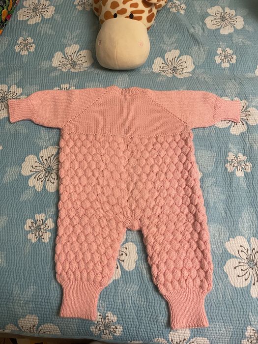 Вязаный комбинезон на девочку