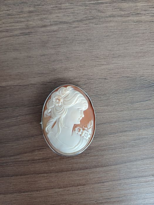 Сребърни Брошки Камея