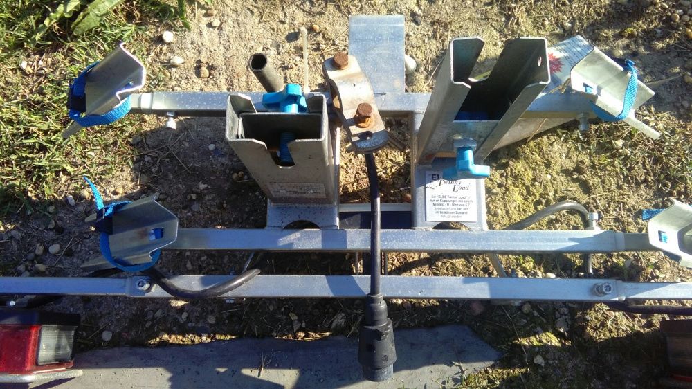 Suport pentru biciclete pe cirlig