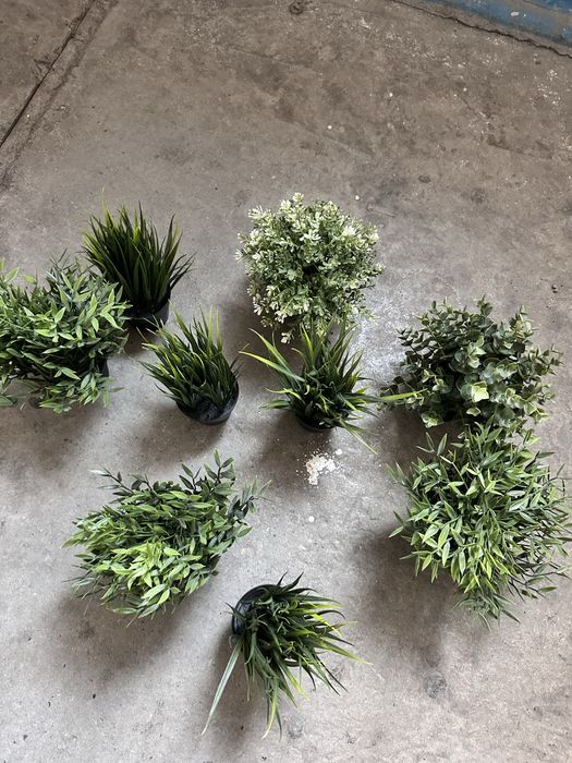 Искуственные цветы в горшочке