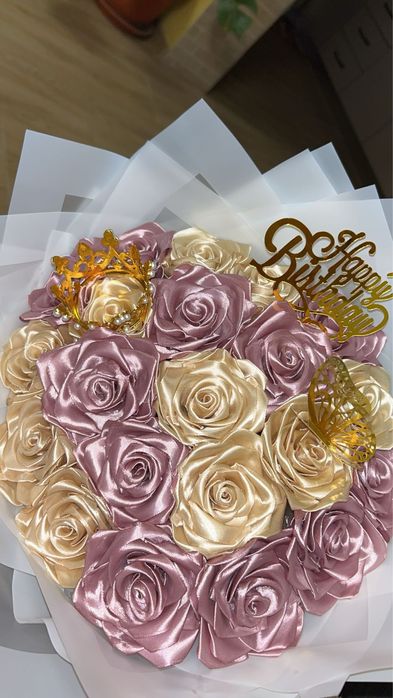 Buchet de trandafiri din satin