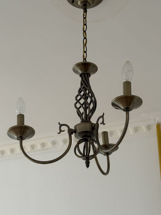 Продается люстри буу