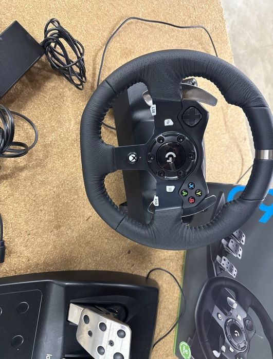 Logitech g920 - отлично състояние, много запазени с кутията и всичко
