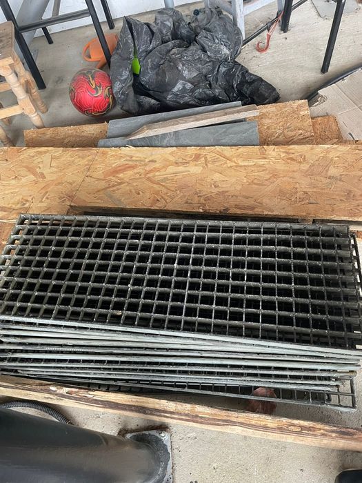 Treaptă metalică zincată.
