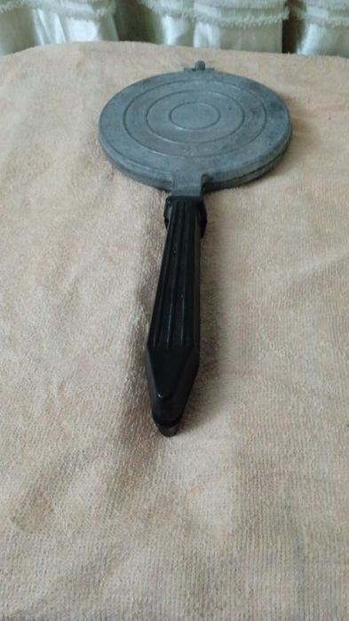 Вафельница продам