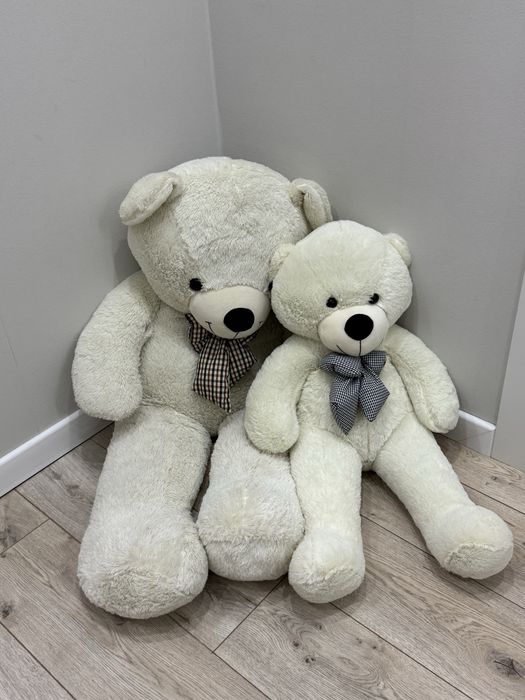 Плюшевые мишки белые