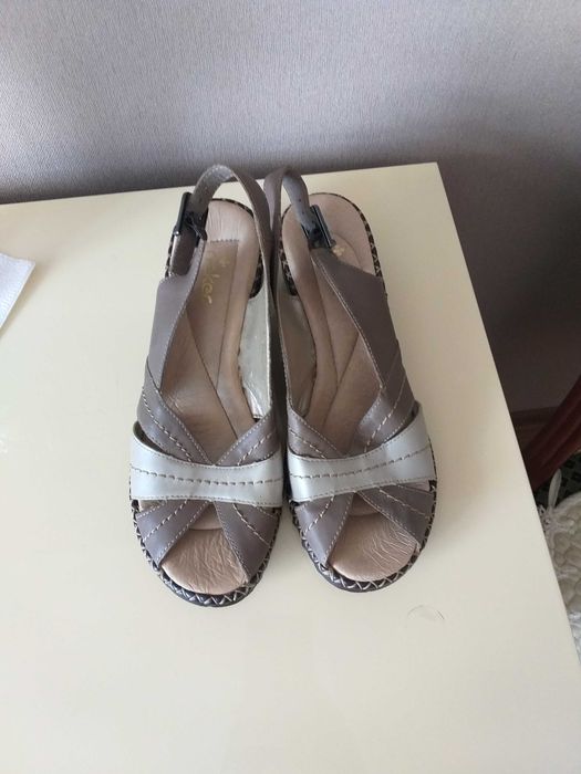 Босоножки женские