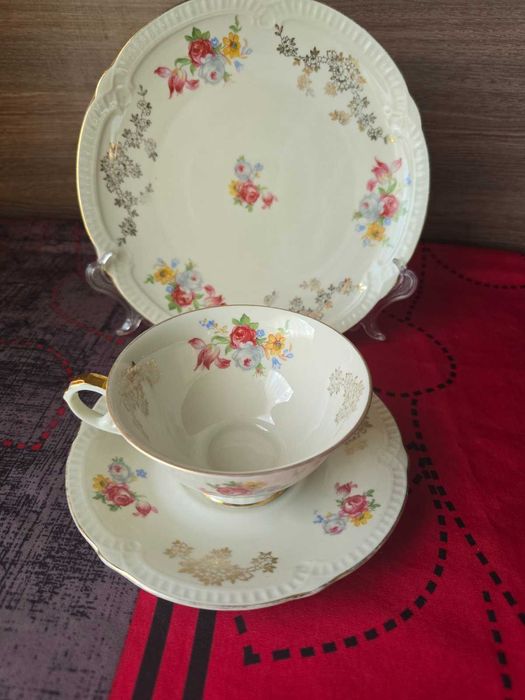 Тройни порцеланови сетове