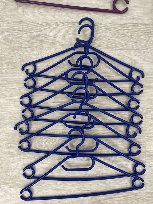 Вешалки разные продам