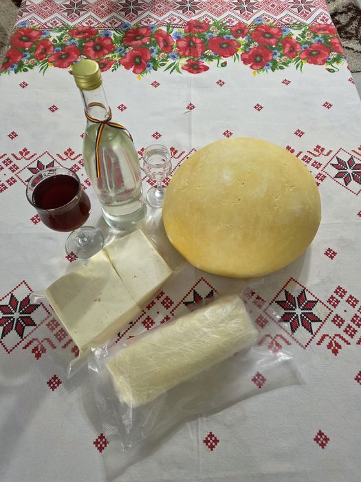 Vând caș, telemea și brânză de vacă