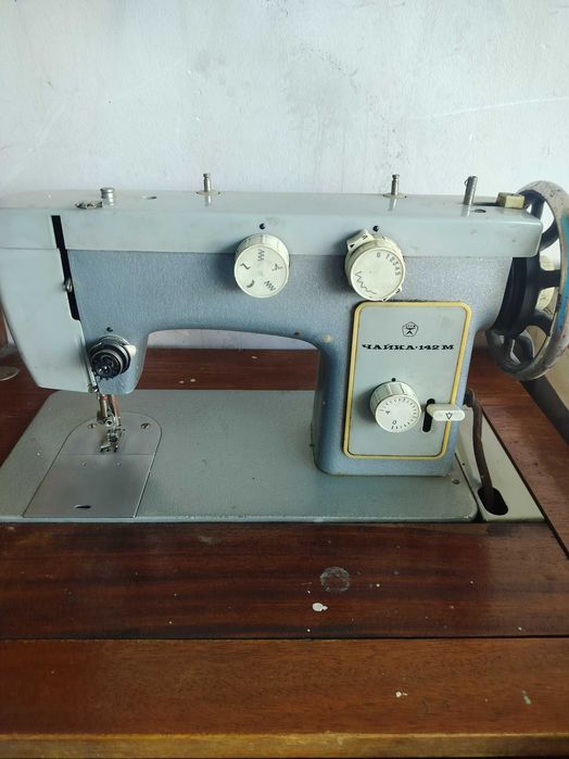Швейная машина Чайка 242 М