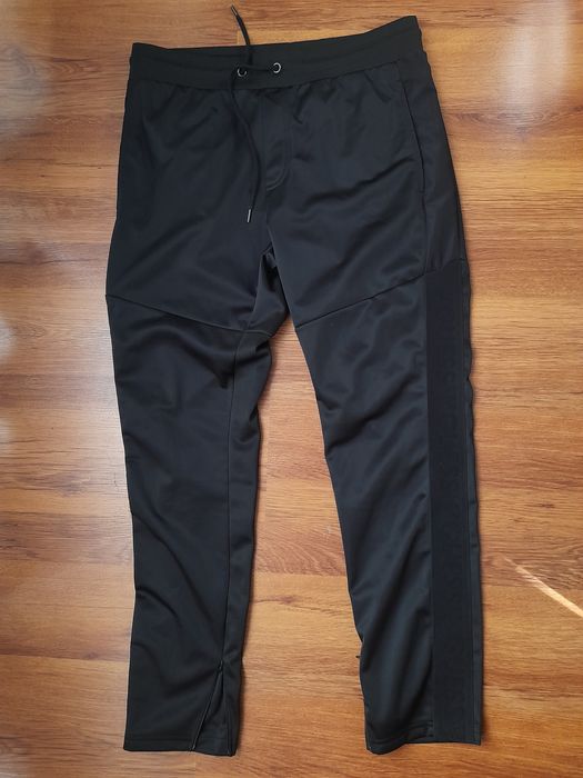 GUESS мъжко долнище S- M размер.