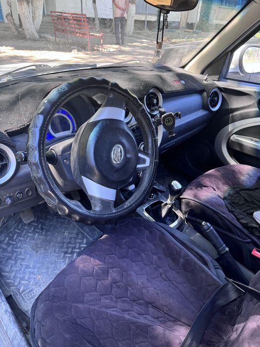 Автомобиль 2015 года, обьем 1,3.